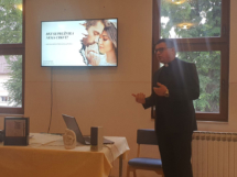 IMG-3efefd17fcedf4e3a05f45434b80b31b-V