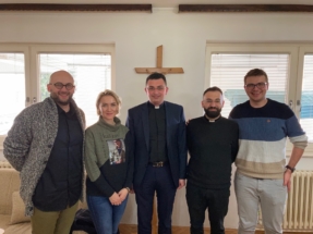 7318F90A-354F-4D5C-BF41-49D9BE470A67