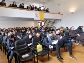 C13E06DE-BB26-465A-90F2-37169BFA0A25