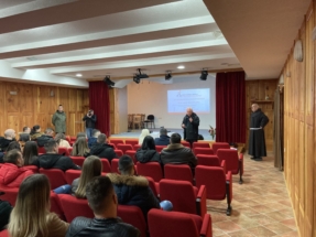 EEFE7579-2176-46FA-BA1A-910EF2CE1BBD